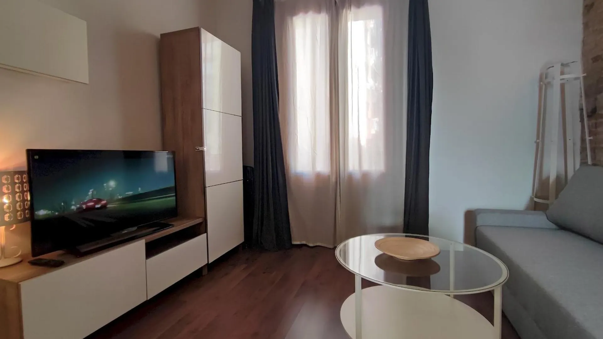 Catalan Comfort Near Sagrada Familia Barselona